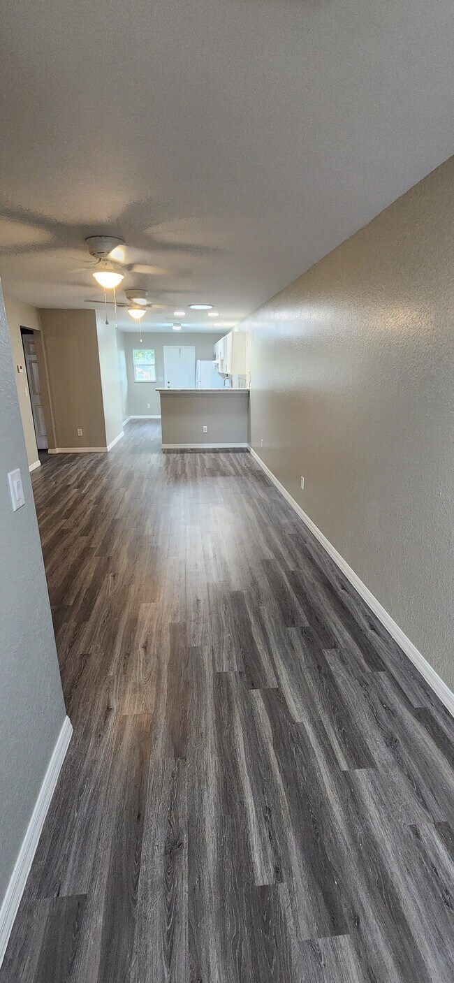 Building Photo - 20 Walnut Rd