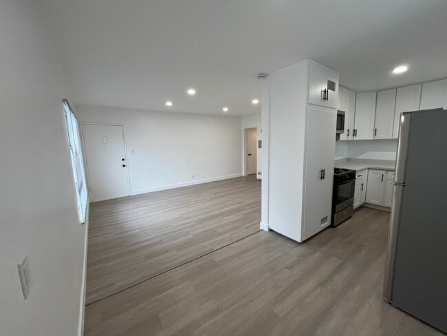 Building Photo - 3633 Kelton Ave