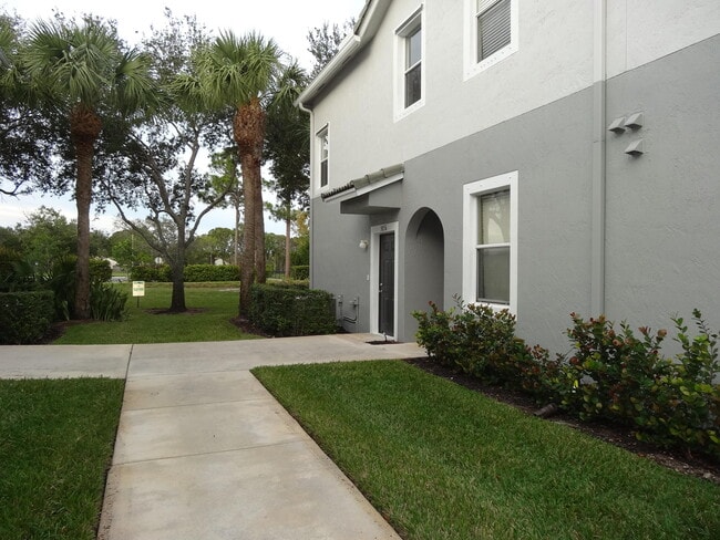 Building Photo - 3056 Grandiflora Dr