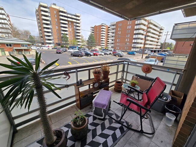 Foto del edificio - Charming 1-Bedroom Condo in the Heart of Denver's University Neighborhood
