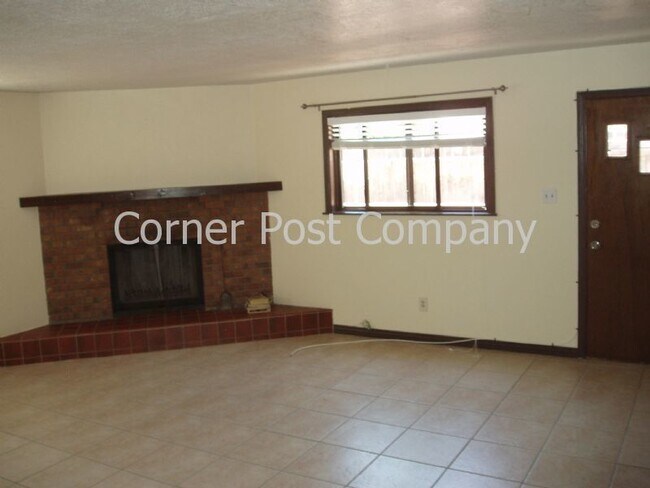 Building Photo - 408 Cagua Dr NE