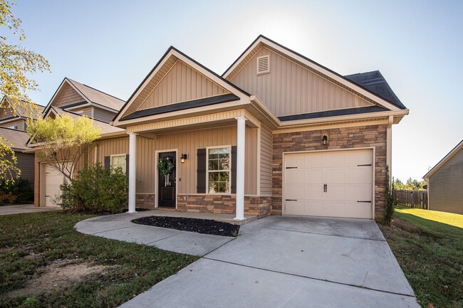 Building Photo - 915 Erika Ln