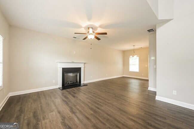 Building Photo - 592 Joneus Dr