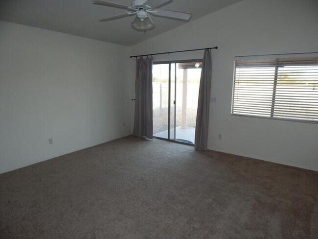 Foto del edificio - HOUSE FOR RENT