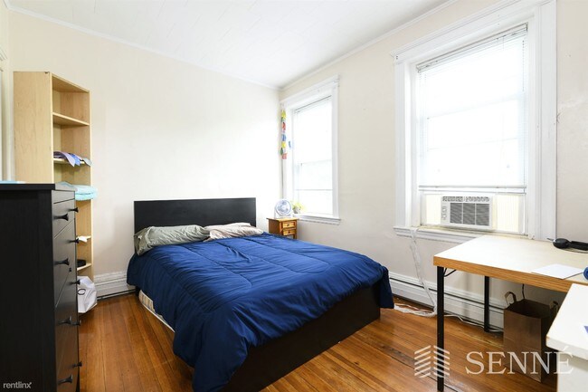 Building Photo - 3 br, 1 bath  - 280 Brookline St Apt 2B