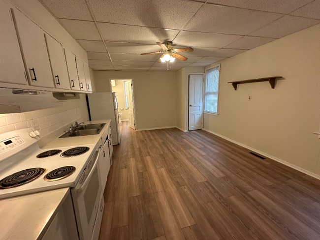 Building Photo - 148 S 17th St