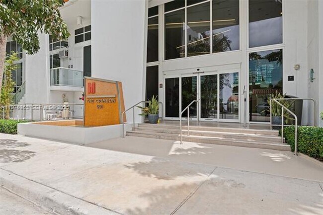 Foto del edificio - 601 NE 27th St