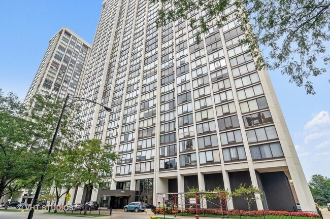 Foto del edificio - 5445 N Sheridan Rd