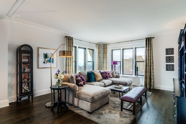 Foto del edificio - 5300 S Shore Dr