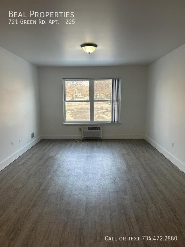 Foto del edificio - 721 Green Rd