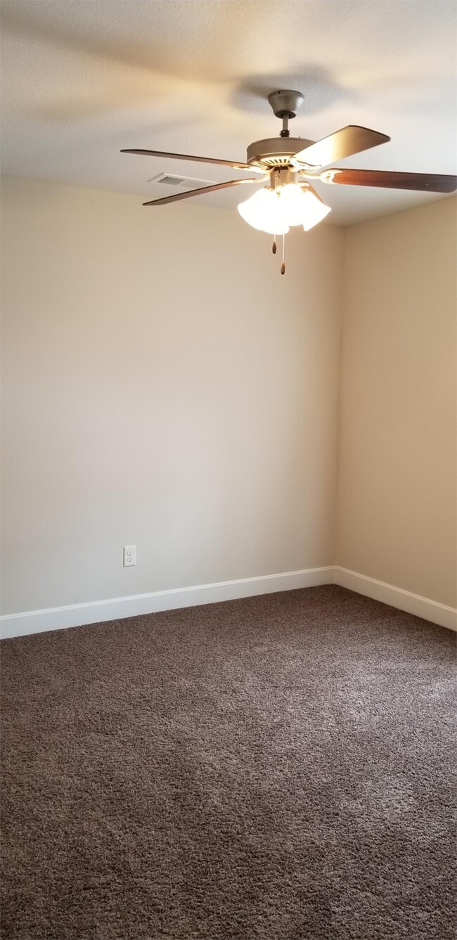 Building Photo - 9407 N Robinhood Ave