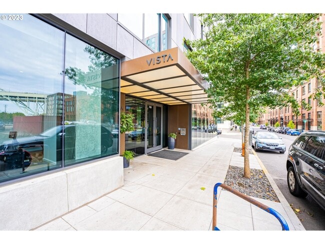 Photo - 1150 NW Quimby St (Portland, OR) Apartment