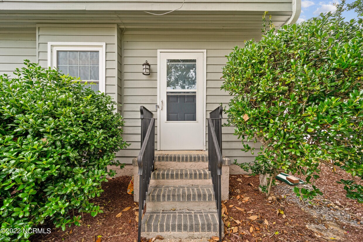 Primary Photo - 306 River Walk Dr