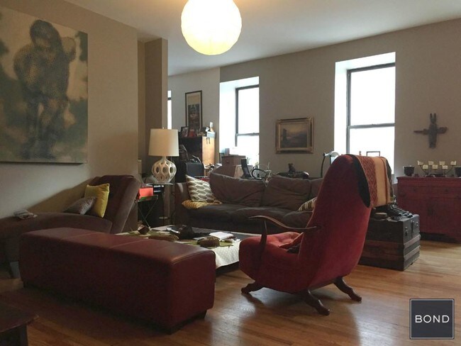 Foto del edificio - 303 E 8th St