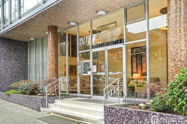 Foto del edificio - 1221 Minor Ave