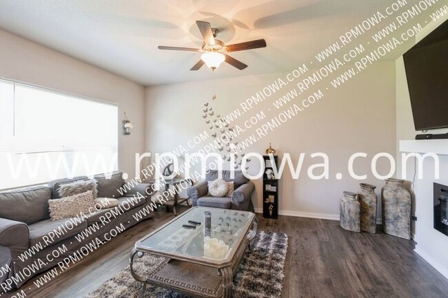 Foto del edificio - BEAUTIFUL WAUKEE HOME!! Sublease until 6/3...