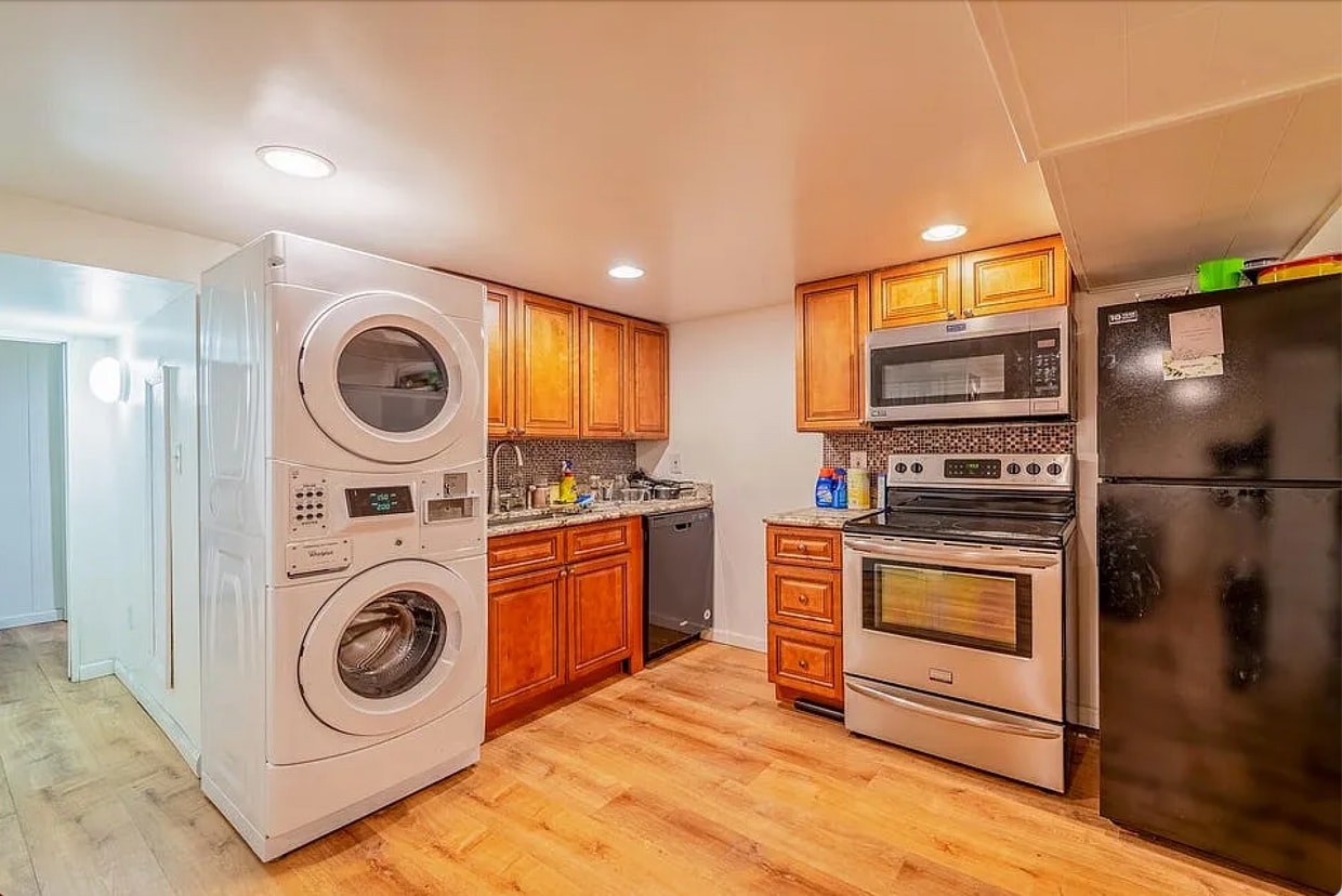 Primary Photo - 109 N Summit St