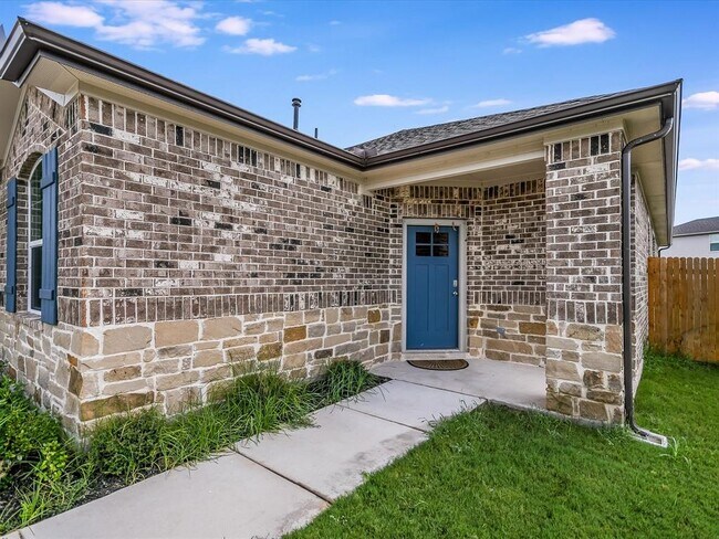 Building Photo - 413 Rainmaker Ln