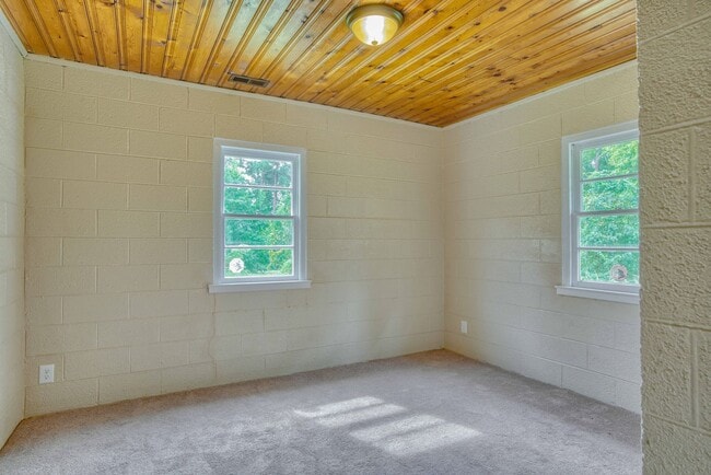 Building Photo - Charming 2-Bedroom Home for Rent