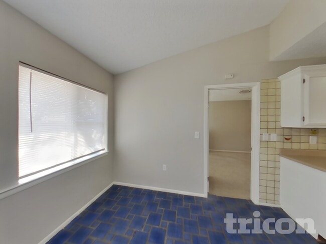 Building Photo - 9302 Points Edge