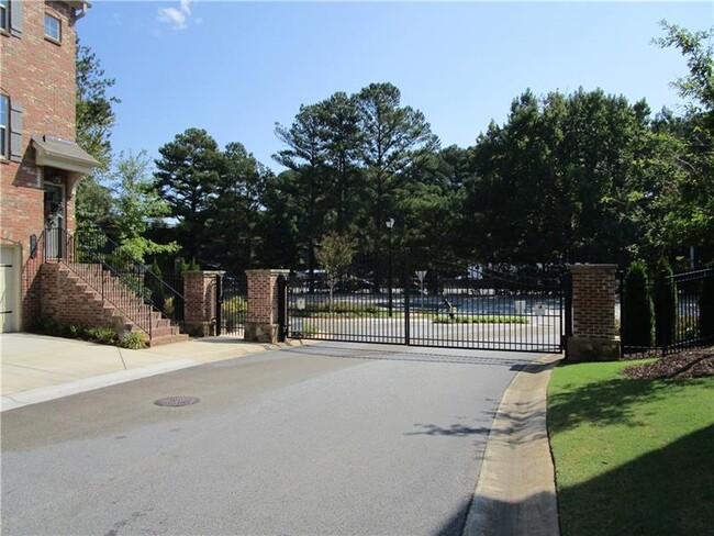 Building Photo - 1614 Longmoor Ln