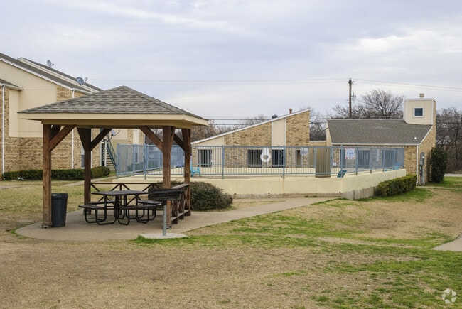 Building Photo - Willow Wood Apartments