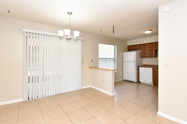 Building Photo - 27 Sapphire Run