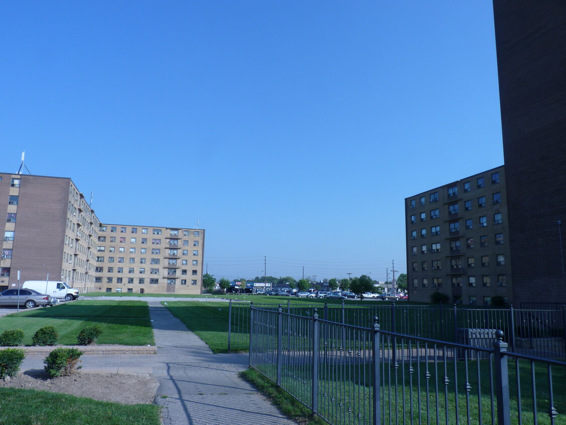 Building Photo - Benville Court Apartments