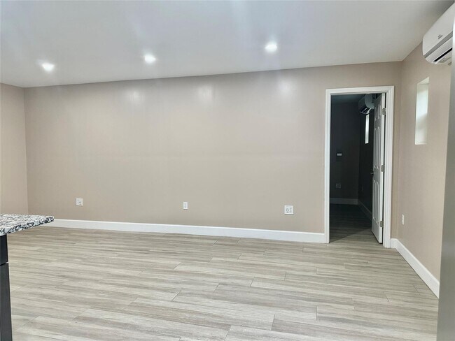 Building Photo - 1650 SW 117th Ave