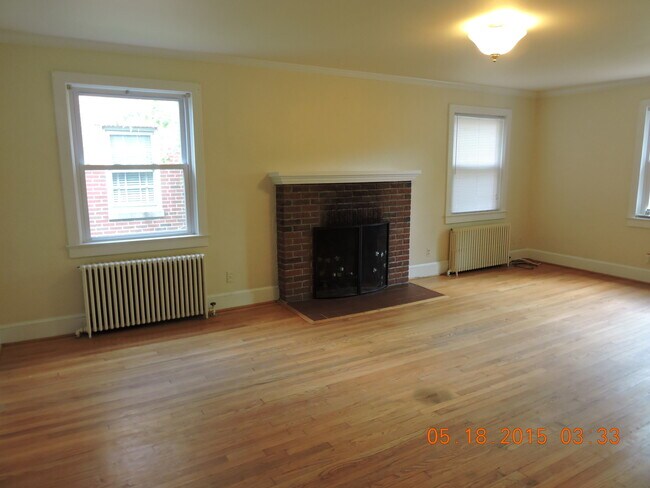 Building Photo - Close to UMW Main Campus!