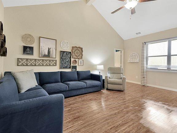 Building Photo - 3004 Parker Dr