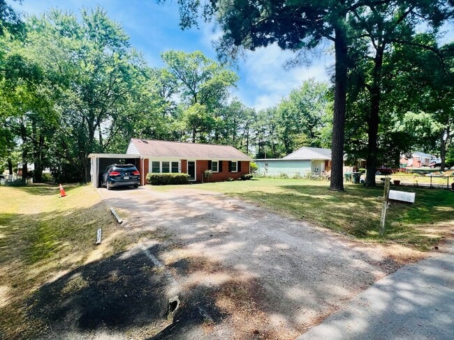 Foto del edificio - Beautifully Updated 3bdrm/1bth Ranch Style Home Located in the Glen Lea Area!