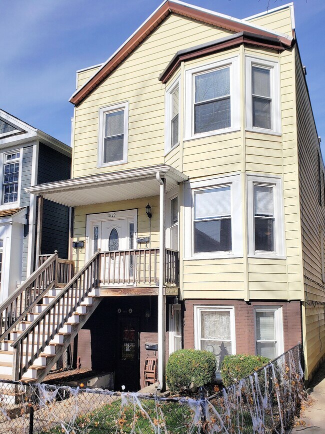 Building Photo - 1822 W Henderson St
