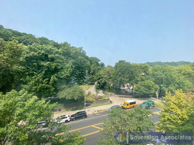 Building Photo - 100 Arden St