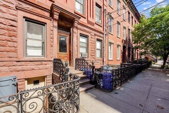 Building Photo - 1020 Park Ave