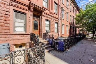 Building Photo - 1020 Park Ave