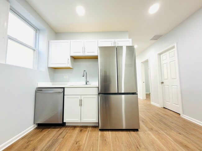 Building Photo - 2344 W Cortez St