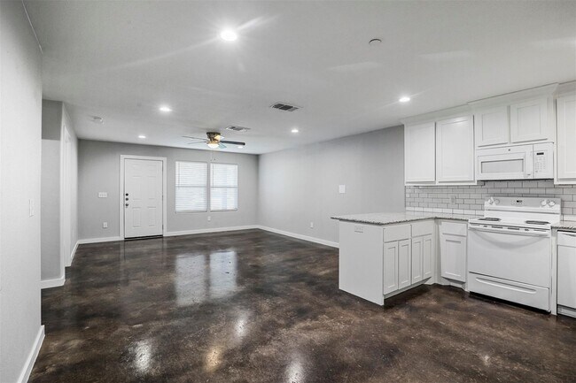 Building Photo - 410 S Mirick Ave
