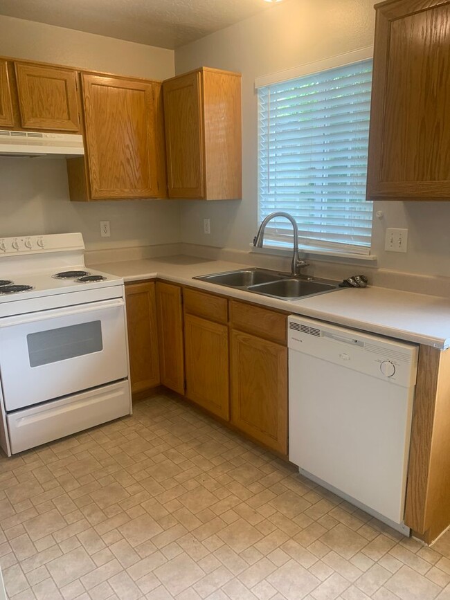 Foto del edificio - 2 Bedroom, 1.5 Bathroom Townhome