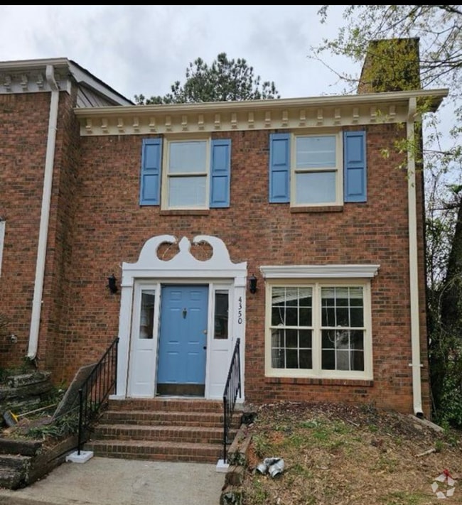 Building Photo - 4350 Village Square Ln