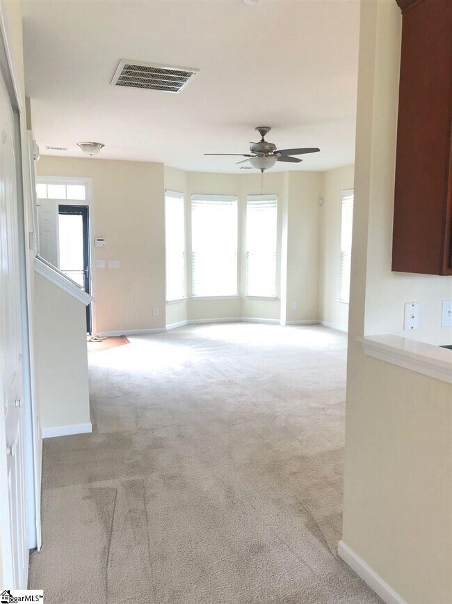 Building Photo - 210 Elise Dr