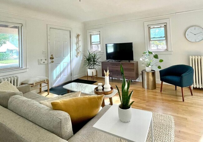 Foto del edificio - 2243-2245 Riverside Dr NE