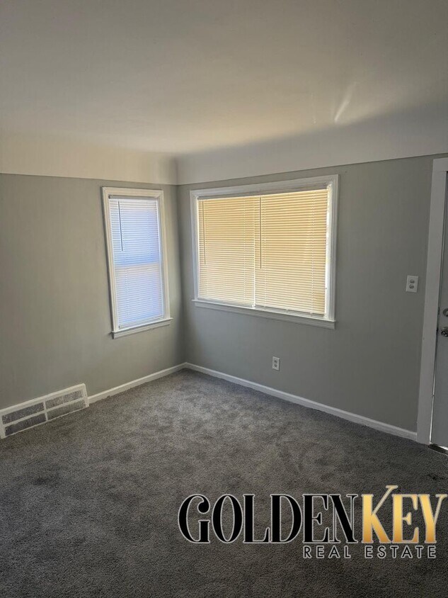 Foto principal - Newly Renovated 3-bedroom house on the Eas...
