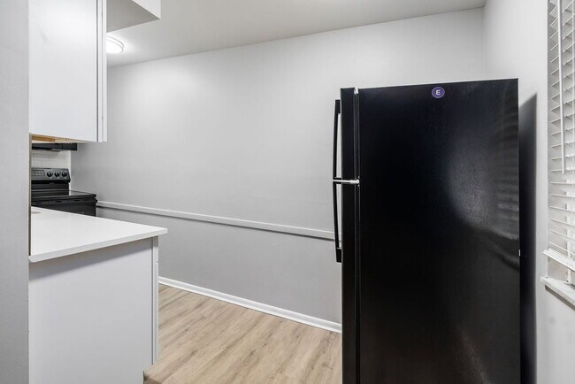 Foto del edificio - 558 Riverview Dr