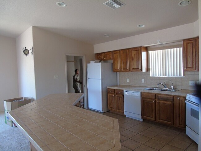 Foto del edificio - Very nice 3 bedroom Foothills home in Estr...