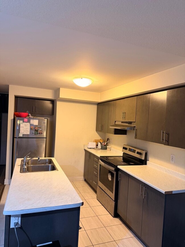 Building Photo - 456 Linden Dr