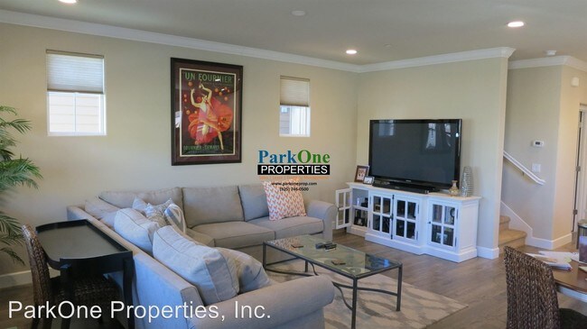 Building Photo - 3 br, 2.5 bath House - 200 South Park Ct.