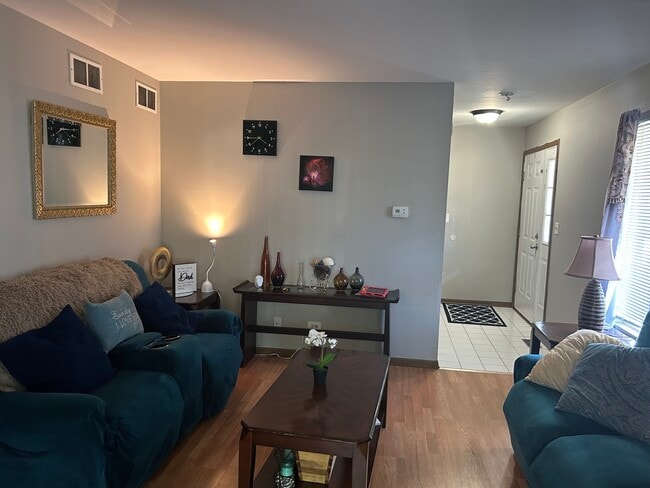 Building Photo - 270 Sandhurst Ln