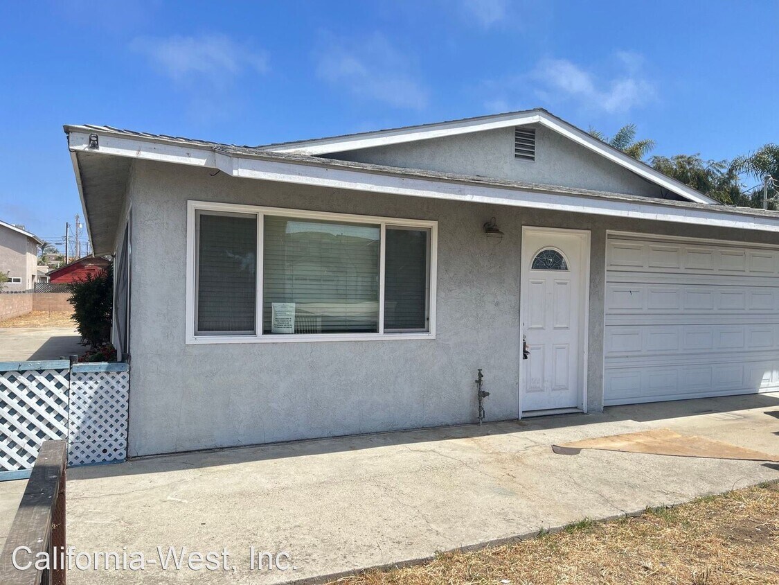 2 br, 1 bath House 647 Newport Avenue House Rental in Grover Beach