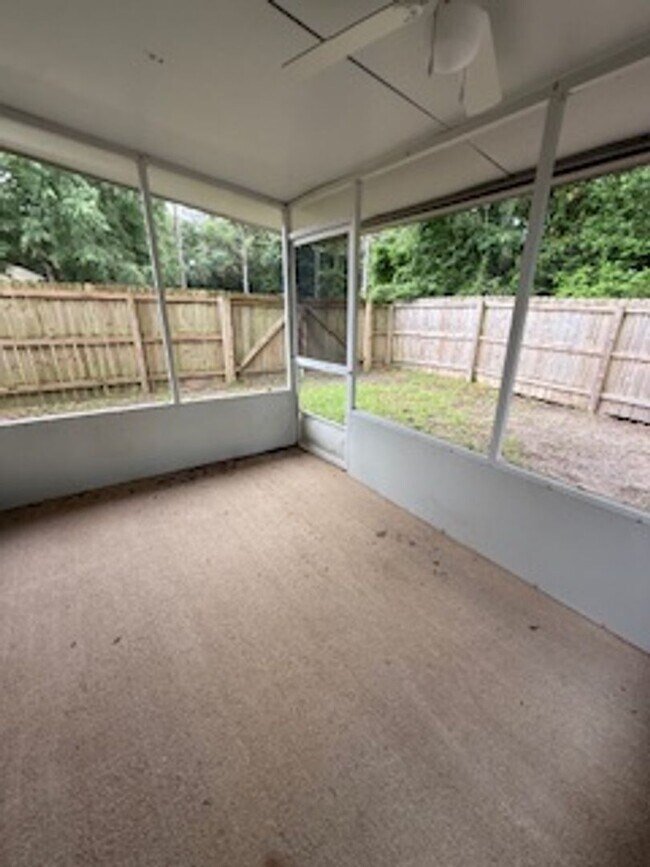 Foto del edificio - Killearn Lakes Available NOW